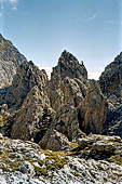 Trekking nel Parco Naturale Puez-Odle. Da Passo Gardena al Rifugio Puez, i picchi del passo Cir.
